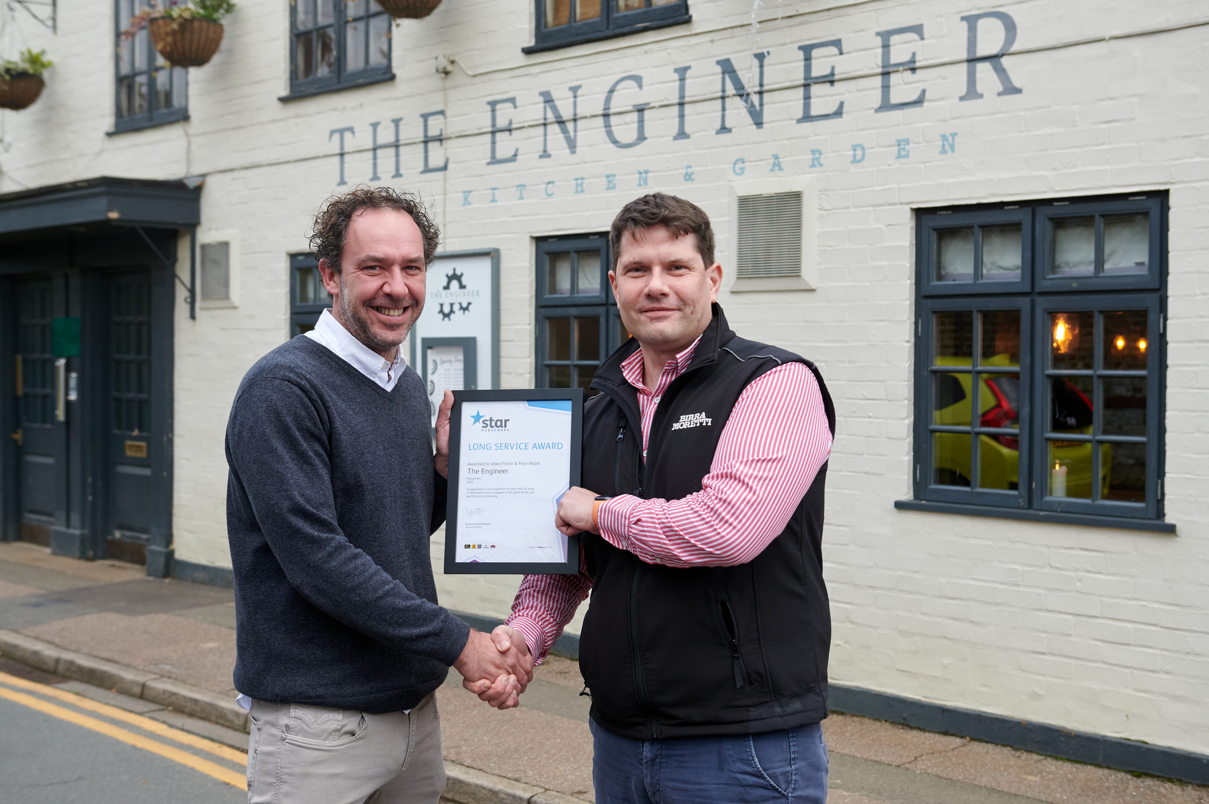 HARPENDEN PUBLICANS RECEIVE PRESTIGOUS AWARD